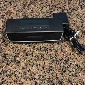 Bose SoundLink Mini in Black and Gray